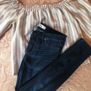 hollister jeans !